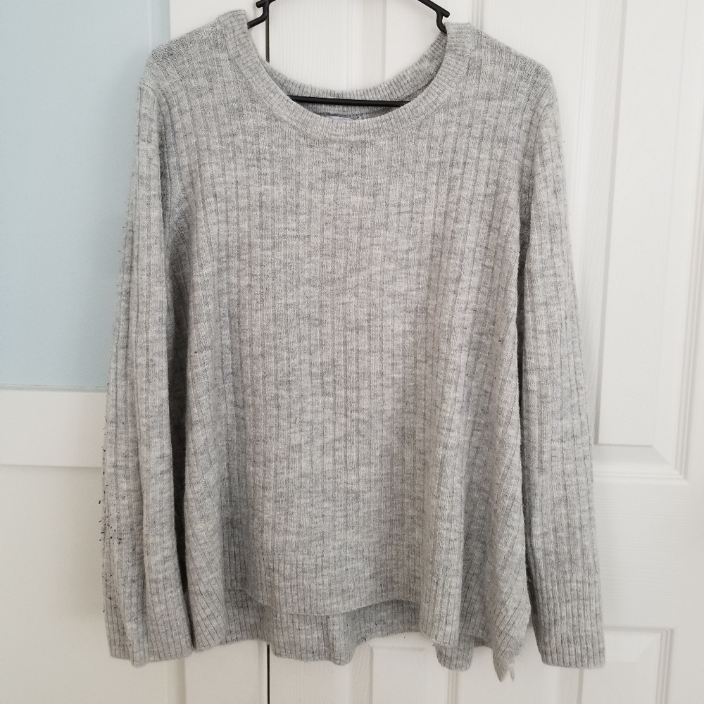 Long sleeve grey sweater